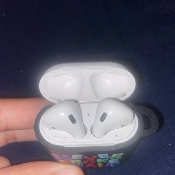 Air pods pros and solo beats 3 used good condition